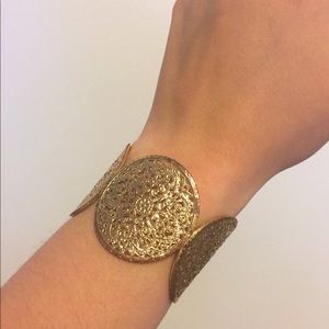 Gold circle bracelet